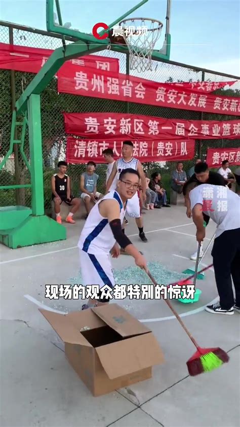 炸裂！贵州村BA篮球赛现场，球员扣篮把篮板扣碎_凤凰网视频_凤凰网