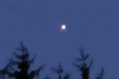 英国罗蒙湖上空惊现一个闪烁着强烈白光的不明飞行物体 - 神秘的地球 科学|自然|地理|探索