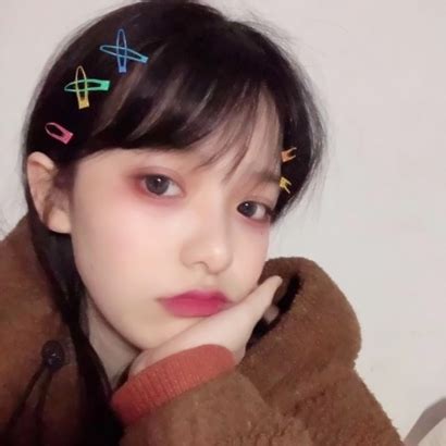 草莓甜美女生头像图片