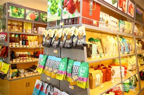 和田大枣等特产进京，100家超市门店年内将设扶贫专柜_手机新浪网