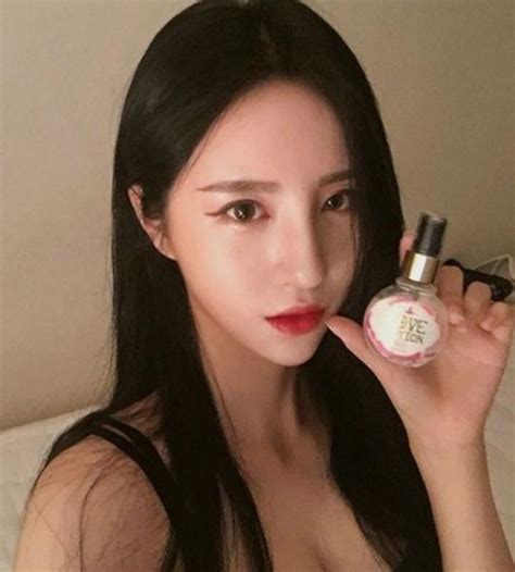 韩国女团RedVelvet成员Joy美妆品牌宣传照网上曝光，吸引广大粉丝的目光-新闻资讯-高贝娱乐