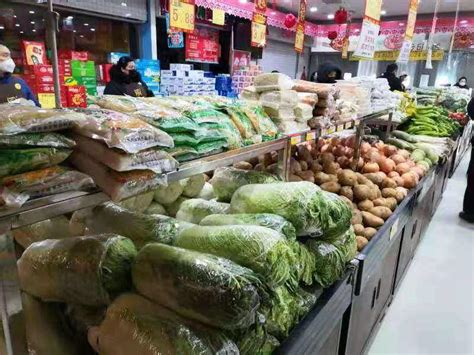 郑州超市探访：平价新鲜果蔬不断，进货小哥凌晨3点出门进货-大河新闻