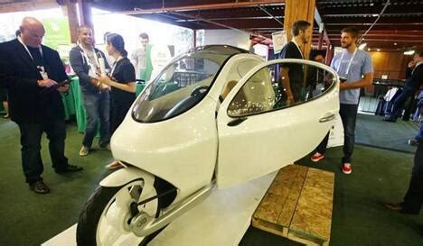 中国发明首款“不倒翁”电动车，时速120千米，能在马路横着走-新浪汽车