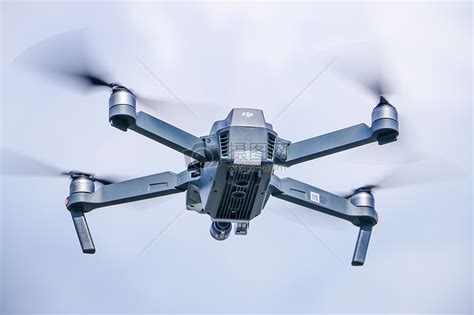 飞在空中的大疆航拍飞行器御高清图片下载-正版图片500530254-摄图网