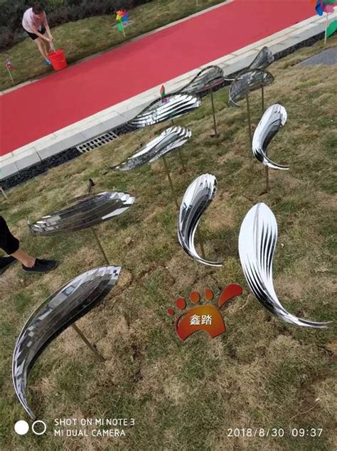 大鲸鱼雕塑定制 抽象鲸鱼雕塑 地产鱼雕塑艺术制作 - 八方资源网