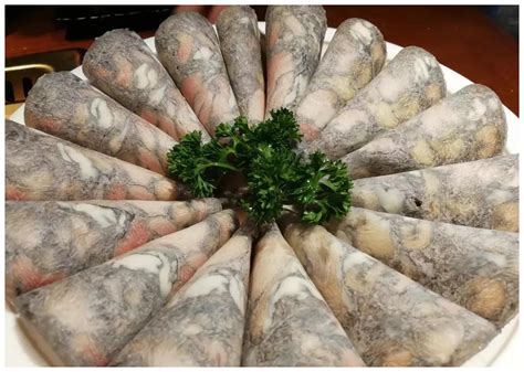 不同类型的肉新鲜生红肉类市场与餐具高清图片下载-正版图片304252731-摄图网
