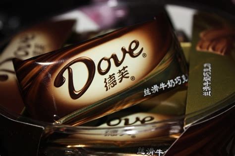 德芙巧克力广告女主角是谁（9位代言过“德芙”的女明星，只有她把巧克力吃成了奢侈品） | 说明书网