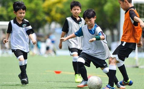 如何在少儿时期培养孩子的足球兴趣？_最新资讯_文章中心_王之者文化体育产业（深圳）有限公司