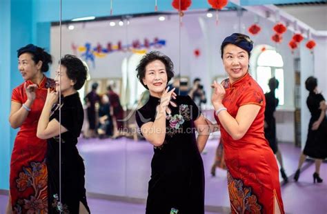 内蒙古呼和浩特：老年大学里的幸福“夕阳红”-人民图片网