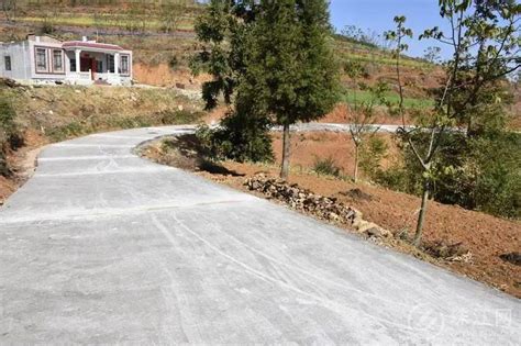 平和山格：硬化乡村道路 建设美丽乡村