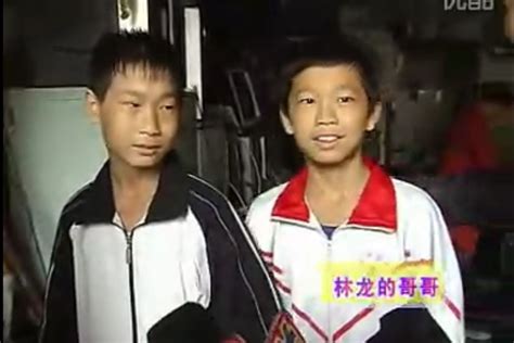21岁双胞胎兄弟：智力障碍弟弟送外卖，哥哥为他读特教_武汉人