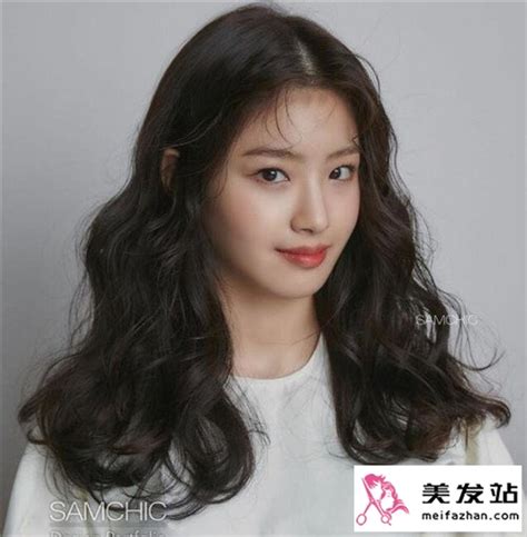 温柔韩国卷发女生头像