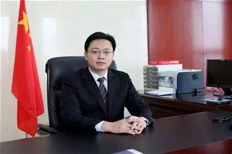 今年才47岁的，已经担任贵阳市市长职务，成为全国最年轻的省会城市市长，而且还是一名超级学霸，来自清华大学。