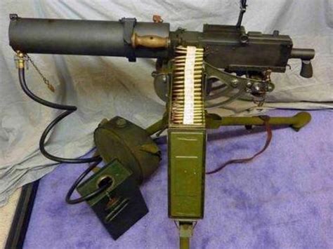 M1917式：勃朗宁在一战期间造出的7.62口径水冷重机枪！_新浪新闻