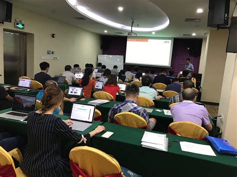 天博信通-中国信息化人才培训中心专注于大数据Hadoop、spark、软考保过、软件架构等技术培训