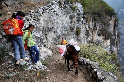 图片故事：“蜀道难”，细数山区孩子走过的艰辛上学路