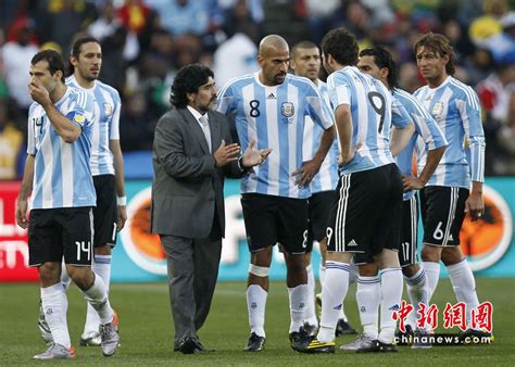 阿根廷队小胜尼日利亚赢得开门红