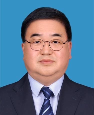 厅党组成员、副厅长：石华雄 - 甘肃省交通运输厅