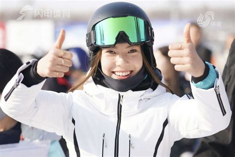 谷爱凌带伤夺世锦赛U型池冠军 创中国冰雪历史 - 封面新闻