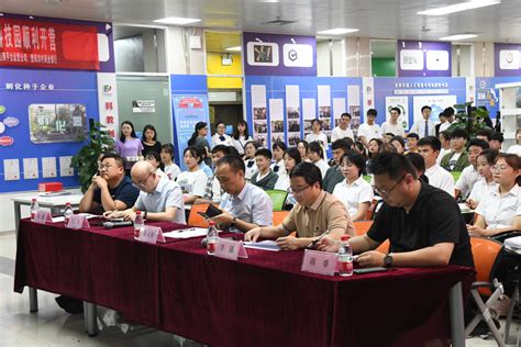 第七届中国国际“互联网+”大学生创新创业大赛贵阳学院校赛在贵阳博雅众创空间举行-贵阳学院