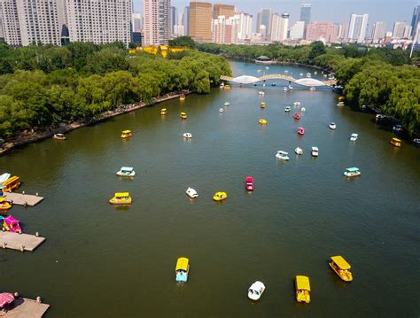 儿童节 让我们荡起双桨 沈阳公园水面飘满五颜六色的游船|游船|儿童节|水面_新浪新闻