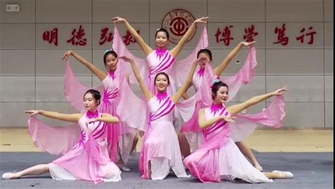 用舞蹈演绎爱情故事，这样的健身排舞太有感了_武汉_新闻中心_长江网_cjn.cn