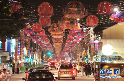 北京：烟袋斜街张灯结彩迎接大年三十