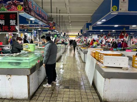 年初四走市场：花蟹卖到135元一斤，明虾最便宜都要50元一斤