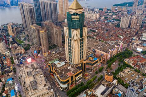 武汉城市地标白天地标平安大厦俯拍航拍摄影图配图高清摄影大图-千库网