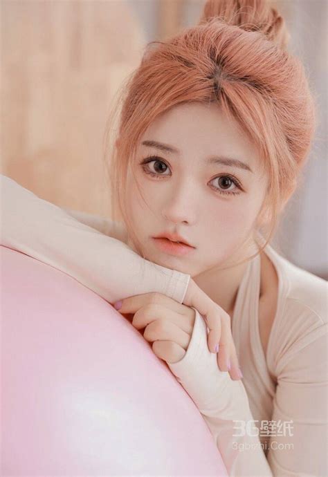 有颜有身材美女穿个性衣服的真人照片图片集