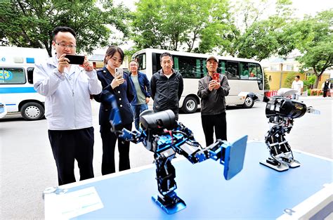 中国甘肃逐步普及智能机器人巡检电力网络_凤凰网视频_凤凰网