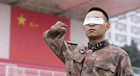 “排雷英雄”杜富国为保护战友失去双眼双手，如今他即将出院_凤凰网视频_凤凰网