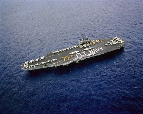 实拍美军最后退役的常规动力航母