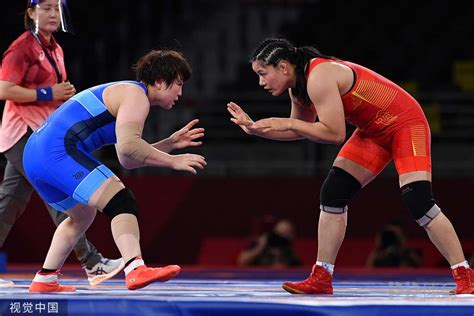 360体育-【组图】女子自由式摔跤76公斤级铜牌赛：中国选手周倩收获铜牌