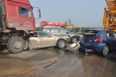 西安面包车撞搅拌车致十死事故原因披露：面包司机操作不当