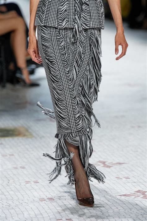 纪梵希 Givenchy 2019/20秋冬高级定制秀 - Paris Couture Fall 2019-天天时装-口袋里的时尚指南