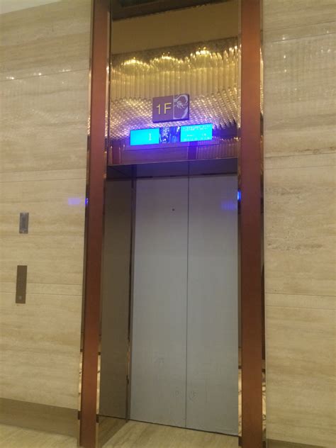 电梯显示θ怎么解决,电梯故障,电梯按钮_大山谷图库