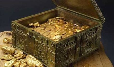 男子意外发现大量古钱币，专家称其为“地下银行”|古钱币|洞口|土堆_新浪新闻