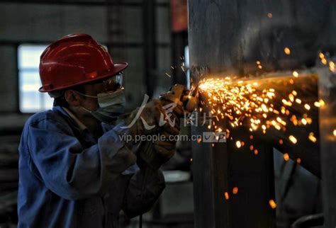 江苏张家港：码头生产装卸忙-人民图片网