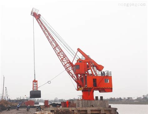 码头吊机的设计要求及广泛应用的原因_上海豪鹰机械设备有限公司