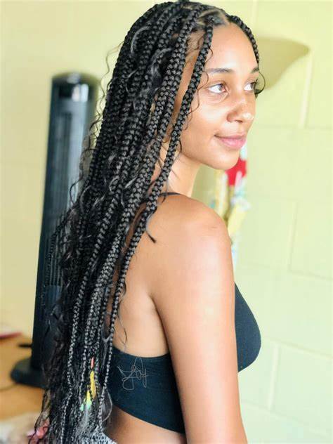 Large Boho Knotless Braids : #2 with highlights of #30 curled ends.
