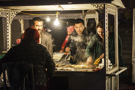 新疆旅行最值得打卡的夜市，烤蛋被称为和田一绝，游客称赞太美味