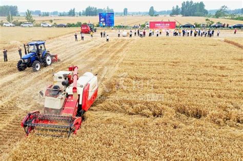 安徽省首个无人农场（亳州谯城）示范基地投入运营-人民图片网