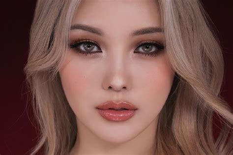 甜美女生欧美妆容头像