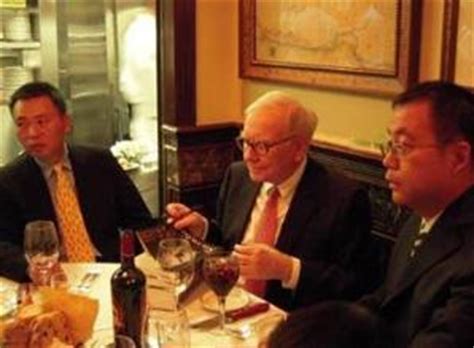 巴菲特：我这辈子跟四个中国人吃过饭，但我宣布，从此不再跟中国人吃饭了！_财富号评论(cfhpl)股吧_东方财富网股吧