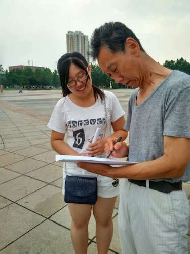 “山东行•青春梦”实践团在淄博市博物馆展开街头访问活动