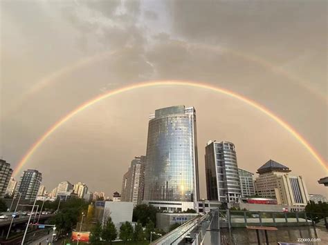 新疆博乐市一场阵雨过后城市上空现双彩虹-高清图集-中国天气网新疆站