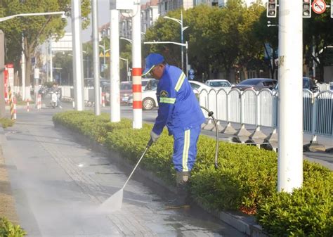上海梅陇环卫综合服务有限公司 开展“迎新春”城市“大扫除”专项整治行动