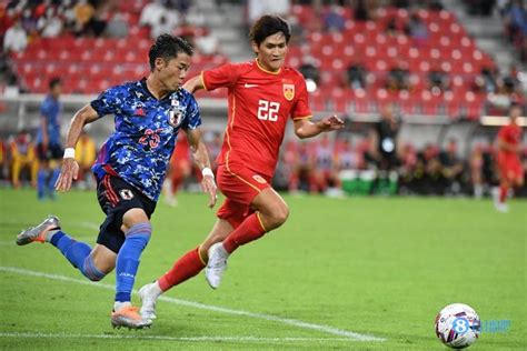 足球报：国足选拔队平日本是“意外之喜”，但球队进步也显而易见-直播吧zhibo8.cc