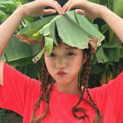 女生头像清新温柔红色